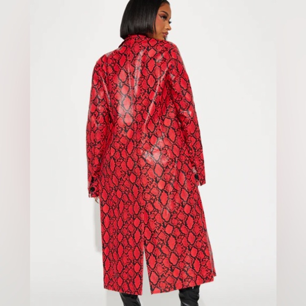 😍 NEW Fashion Nova Python Coat